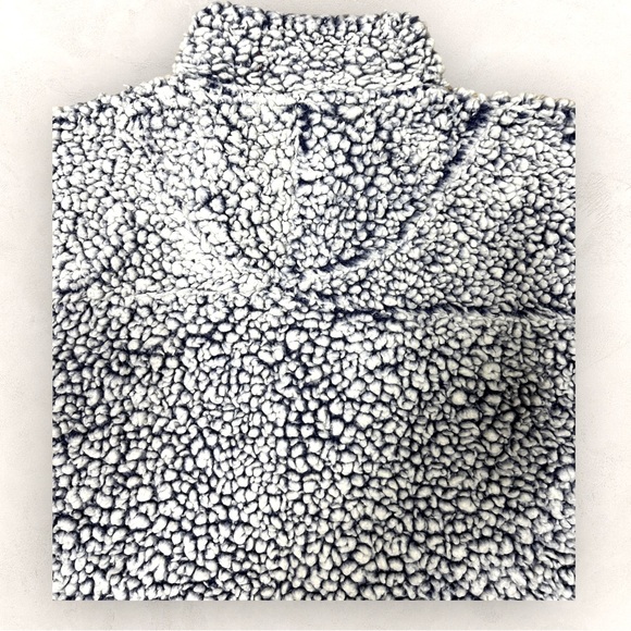 Pre-Owned Sherpa soft cozy pullover jacket for Girls 8-10 y/o S size. Warm. - Picture 2 of 14